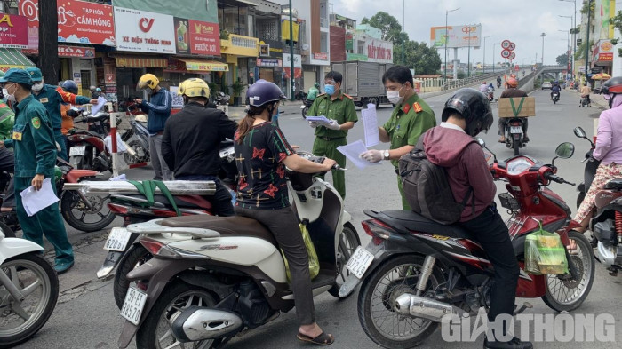 Quận Gò Vấp ngày thứ hai giãn cách: Đường vắng, chốt kiểm soát hết ùn tắc