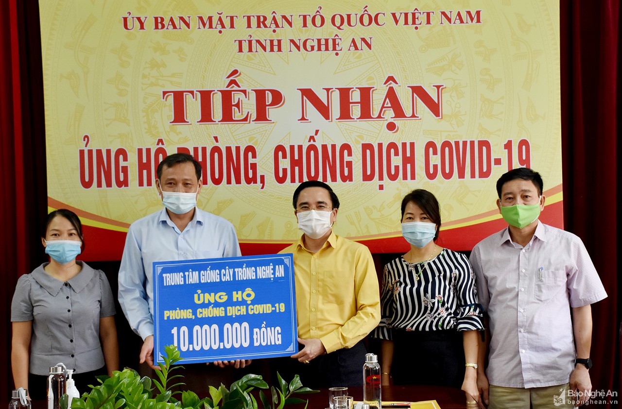 Ủy ban MTTQ tỉnh Nghệ An tiếp nhận thêm 1,1 tỷ đồng ủng hộ chống Covid-19