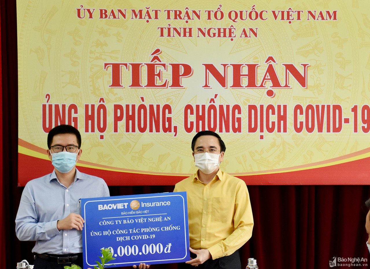 Ủy ban MTTQ tỉnh Nghệ An tiếp nhận thêm 1,1 tỷ đồng ủng hộ chống Covid-19