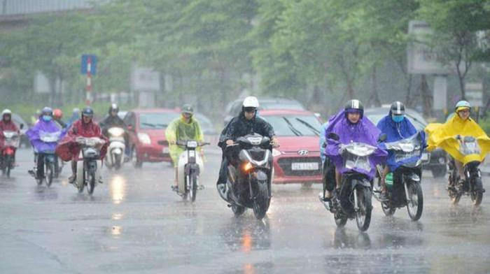 Hà Nội sắp đón các trận mưa lớn kèm dông lốc, "thổi bay" nắng nóng