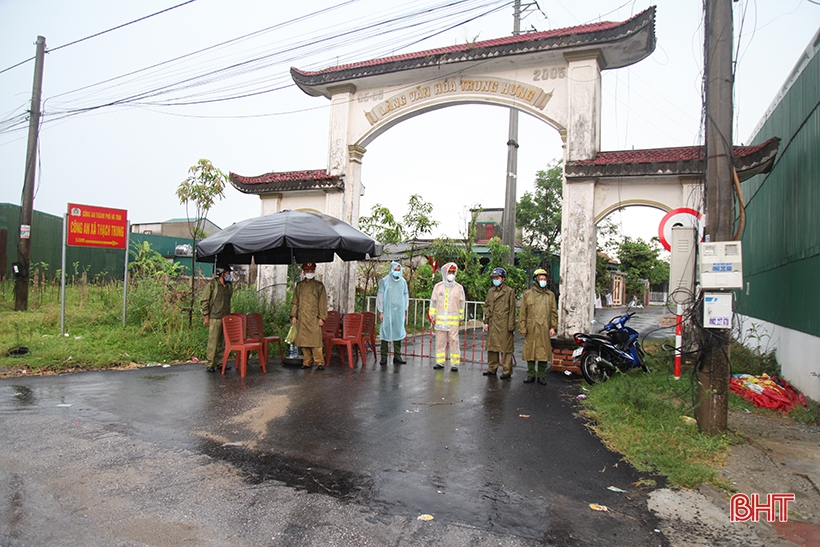 Huy động hơn 100 cán bộ, chiến sĩ công an Hà Tĩnh trực chốt phòng dịch Covid-19