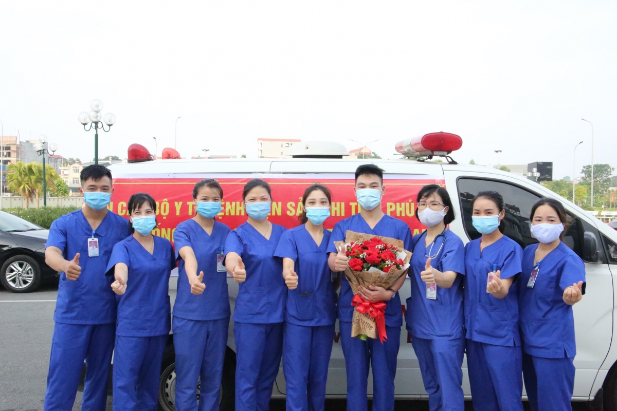 Các "chiến sĩ áo trắng" không quản khó khăn cùng Bắc Giang chống dịch COVID-19