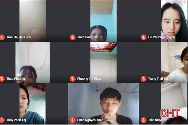 Hà Tĩnh: Hơn 17.000 học sinh lớp 12 bắt đầu ôn tập trực tuyến