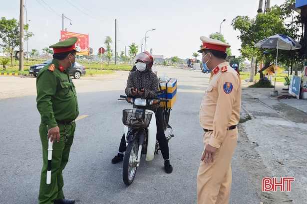 Hà Tĩnh phong tỏa thêm 3 thôn tại xã Thạch Trung và trụ sở xã Thạch Hạ