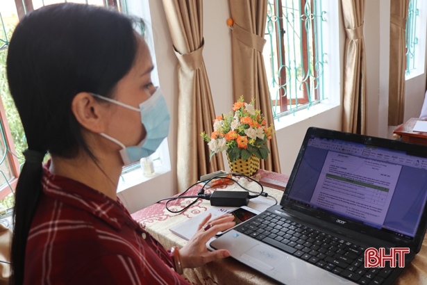 Hà Tĩnh: Hơn 17.000 học sinh lớp 12 bắt đầu ôn tập trực tuyến