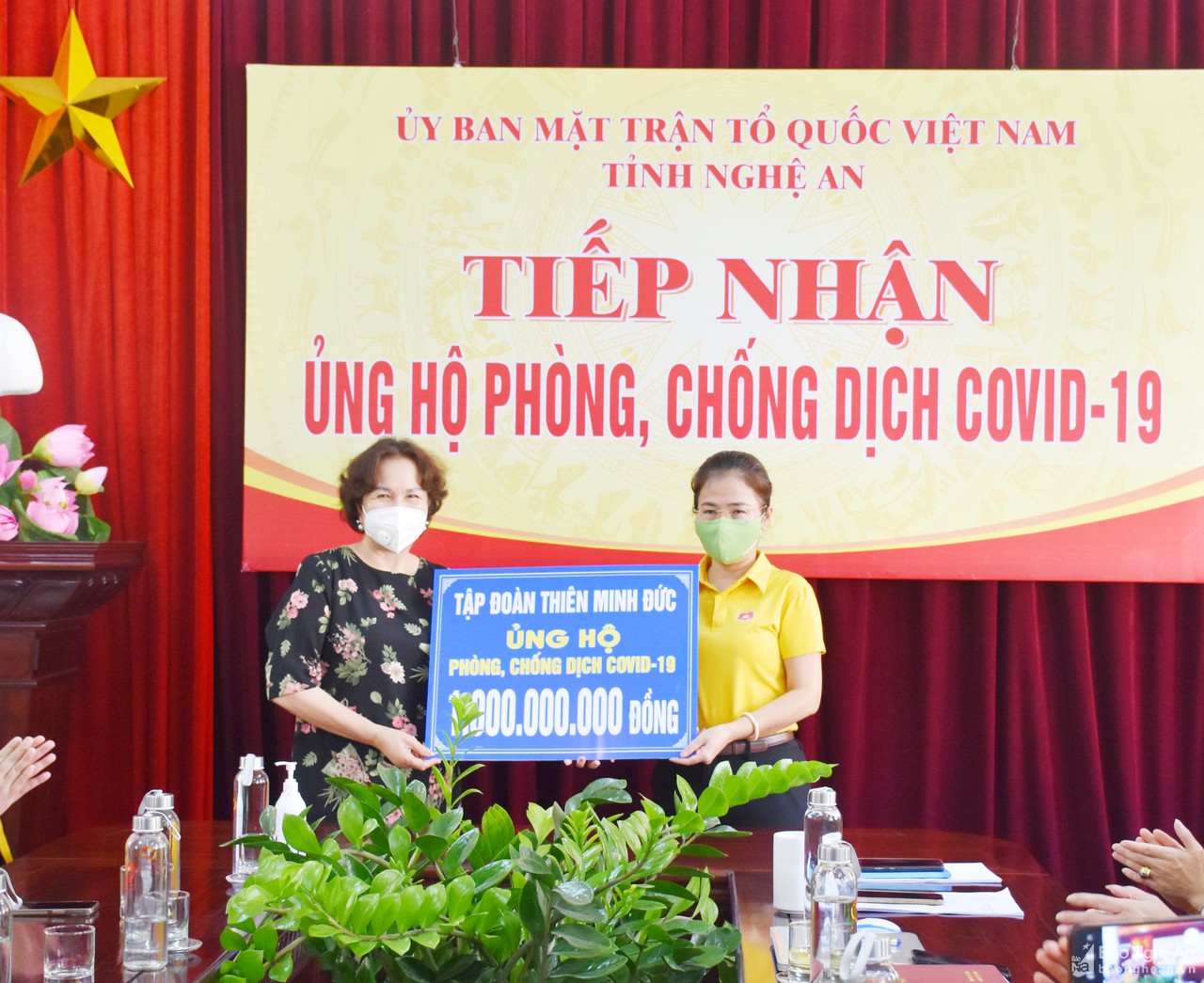 Ủy ban MTTQ tỉnh Nghệ An tiếp nhận ủng hộ phòng, chống dịch Covid-19.