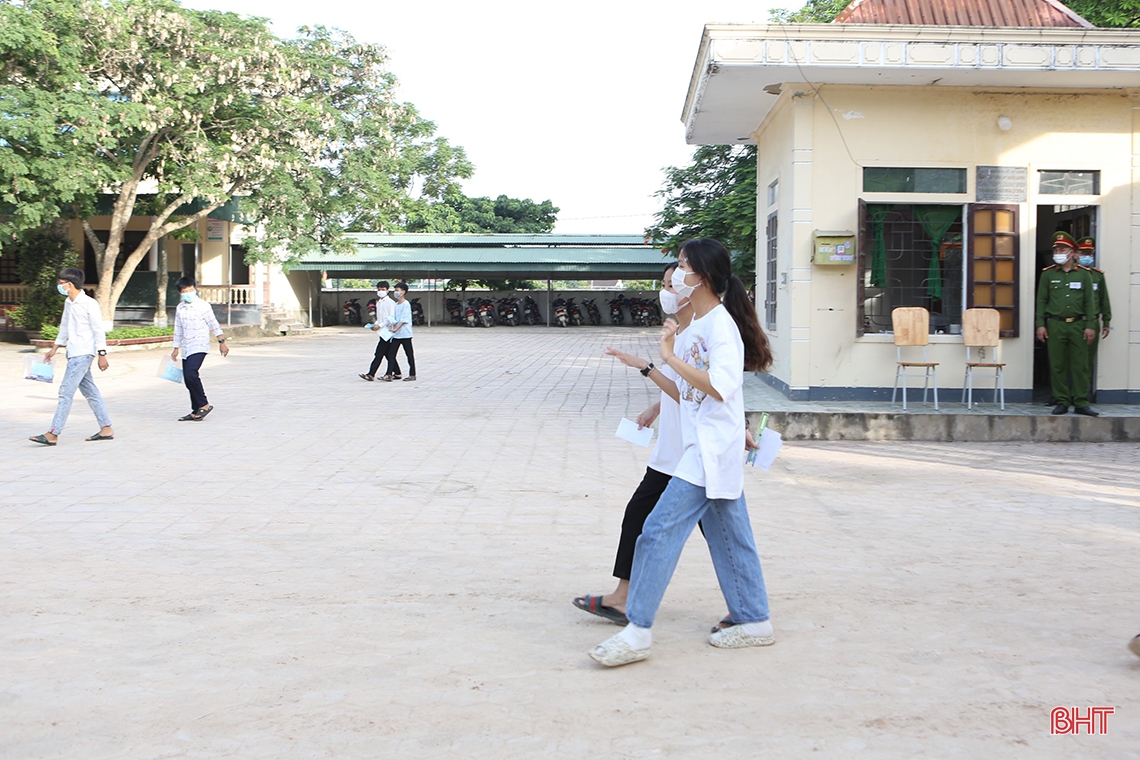 Hà Tĩnh: Thí sinh được đo thân nhiệt, phòng dịch nghiêm ngặt trước khi làm bài thi vào lớp 10 THPT