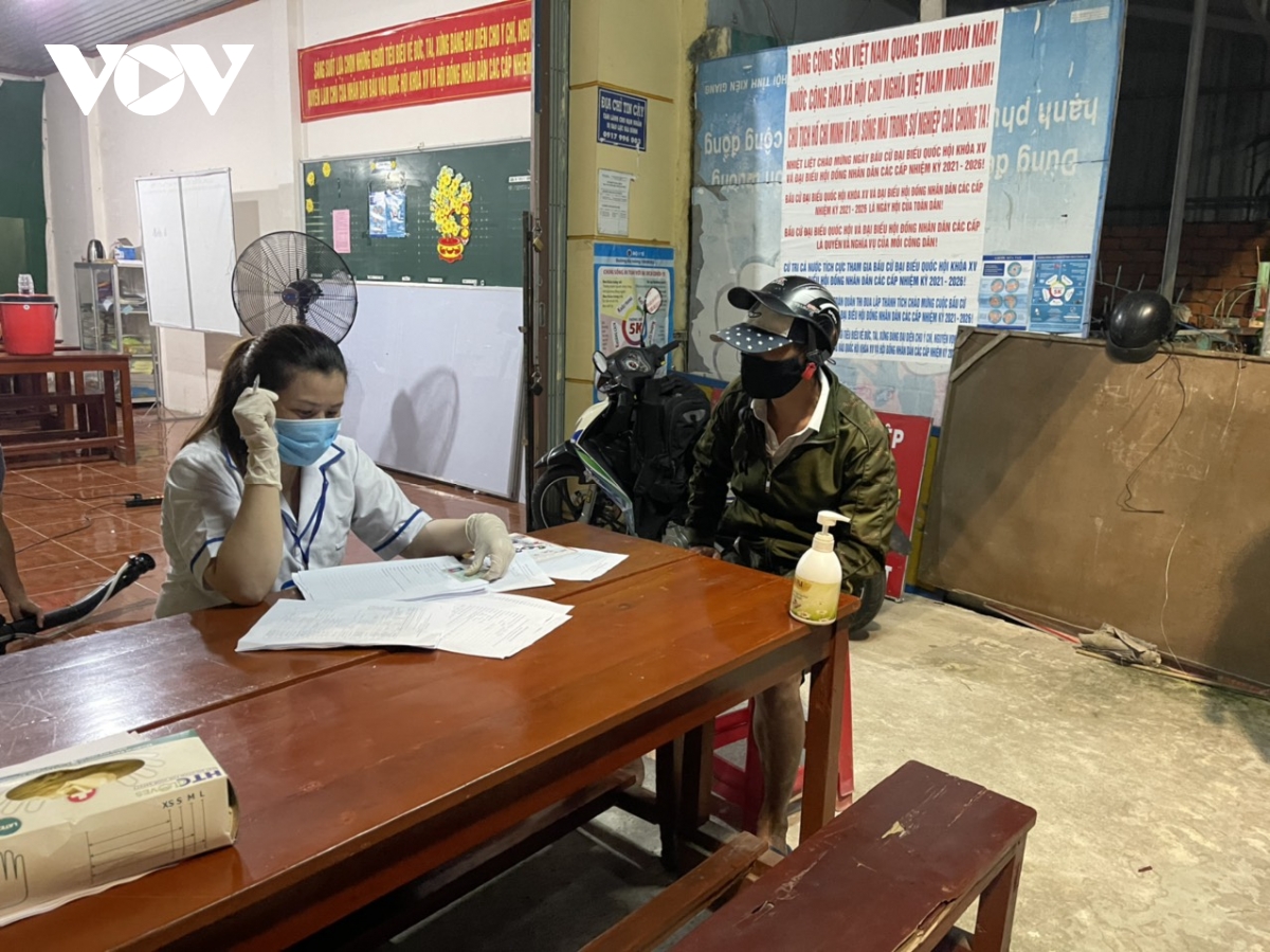 Nhiều địa phương ở ĐBSCL lập chốt quản lý người ra vào tỉnh để phòng dịch lây lan