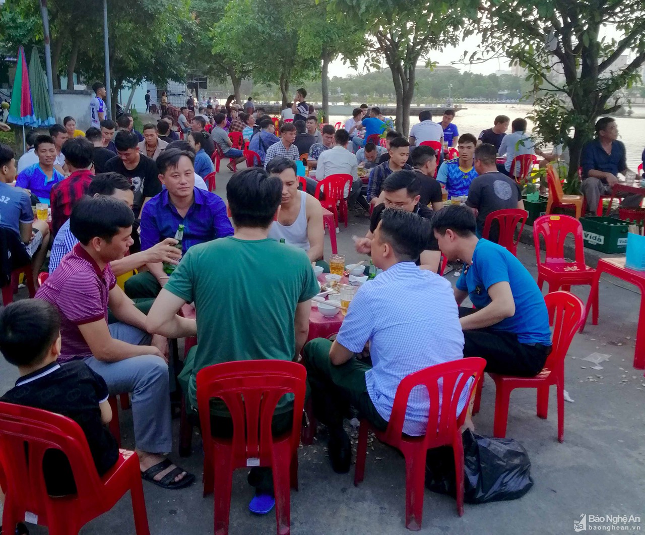 TP.Vinh dừng hoạt động hàng loạt quán bia không có giấy phép kinh doanh