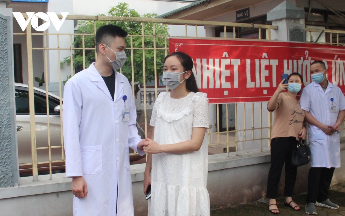 Bác sĩ, lực lượng quân đội tiếp tục tăng cường hỗ trợ tâm dịch Bắc Ninh và Bắc Giang