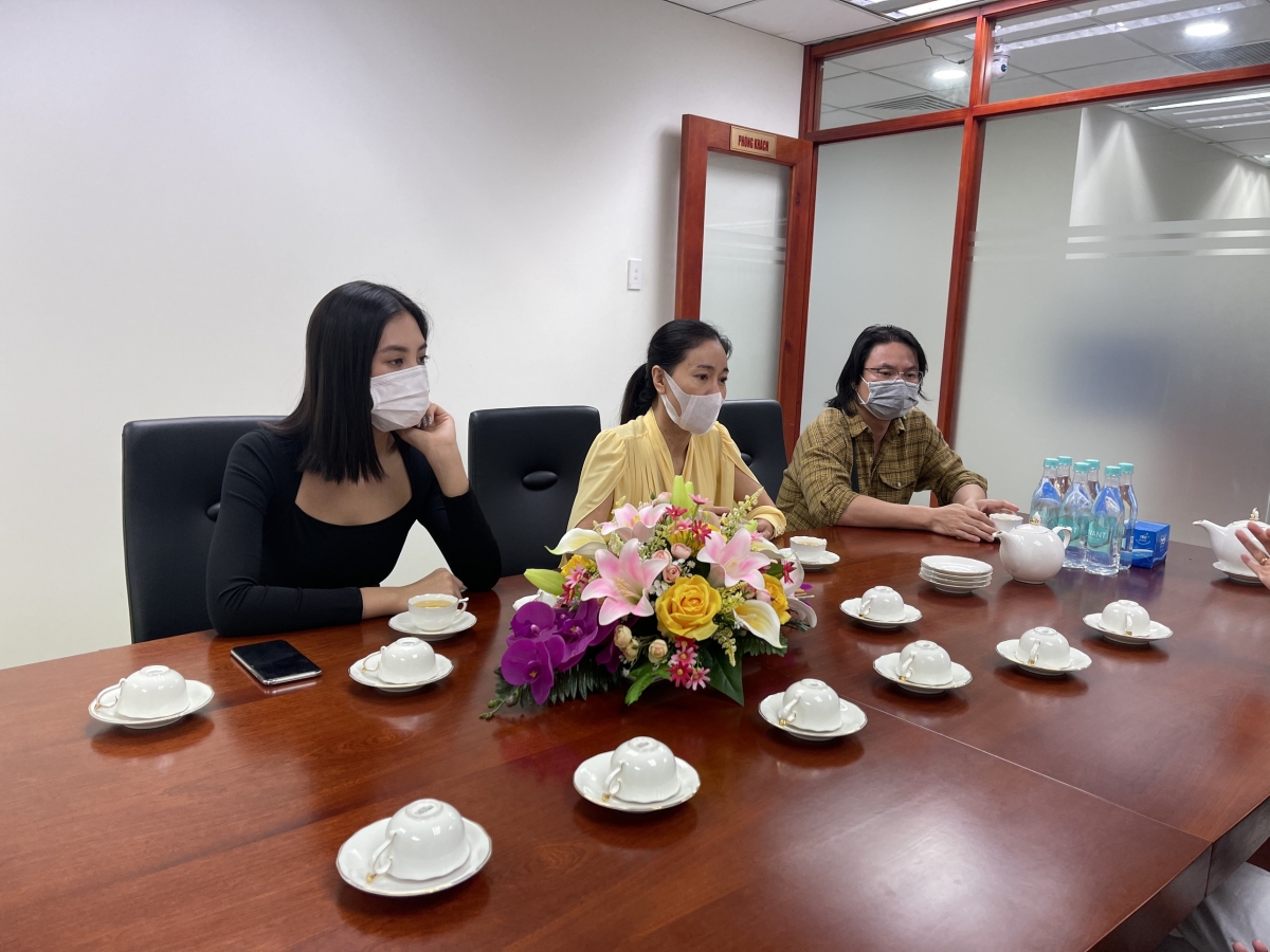 Dàn Hoa hậu tặng 100 triệu cho dự án "Triệu liều vaccine cho công nhân nghèo"