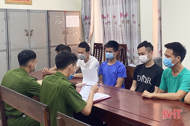 Phá “ổ bạc” tại Cẩm Xuyên, khởi tố 11 đối tượng