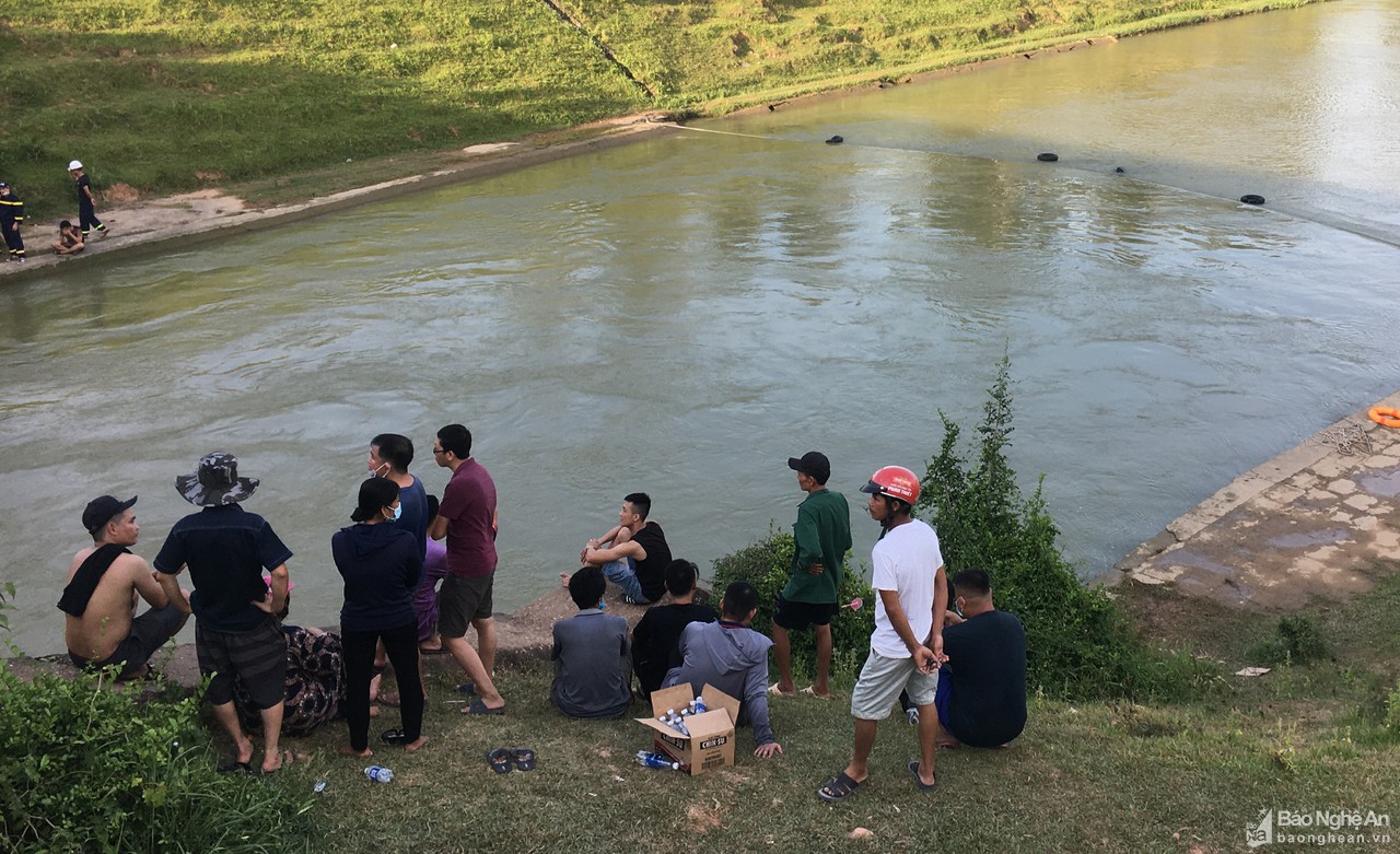 Nam thanh niên đuối nước thương tâm tại Đô Lương