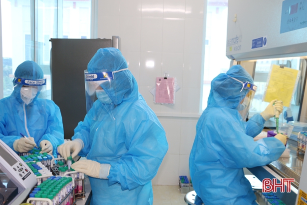 Hà Tĩnh tiếp tục huy động tổng lực truy vết, lấy mẫu xét nghiệm để&nbsp;khoanh vùng, khống chế dịch
