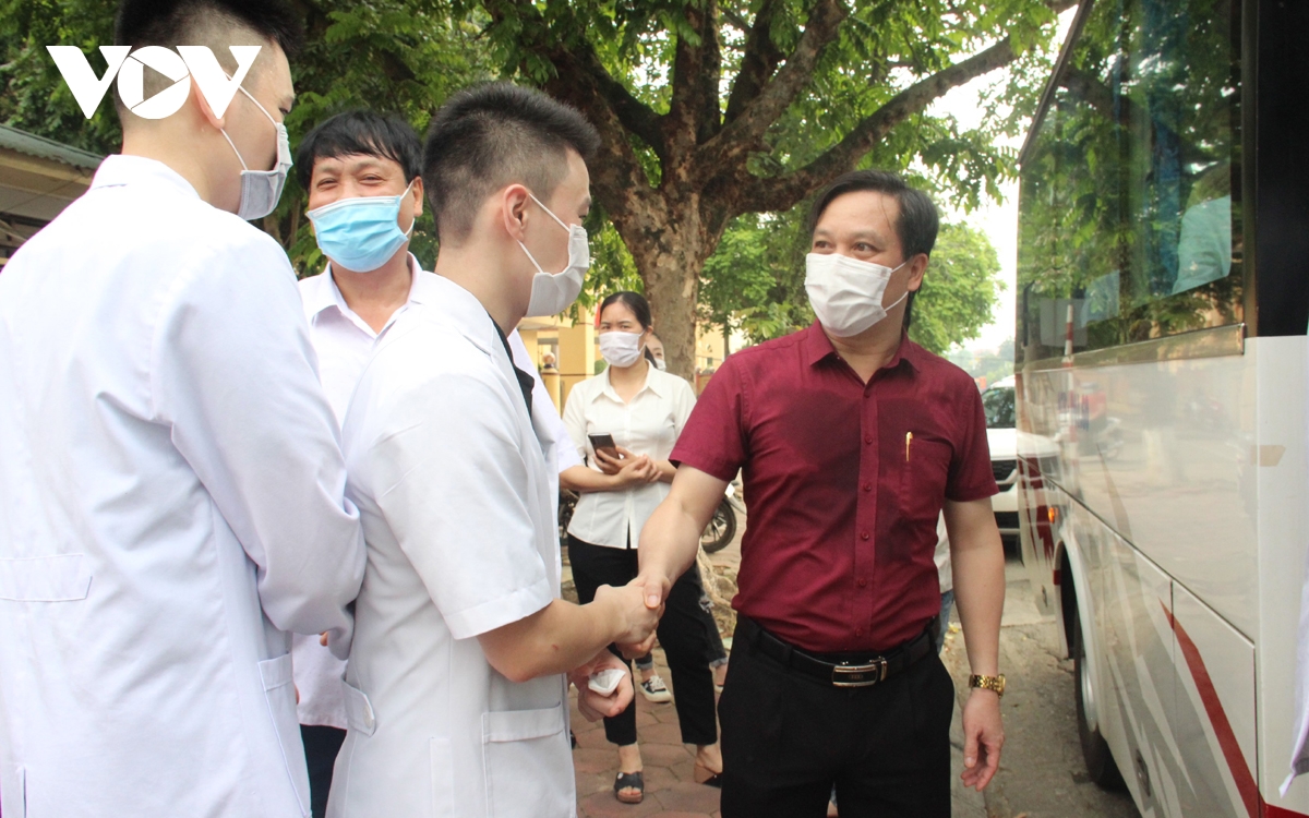 Bác sĩ, lực lượng quân đội tiếp tục tăng cường hỗ trợ tâm dịch Bắc Ninh và Bắc Giang