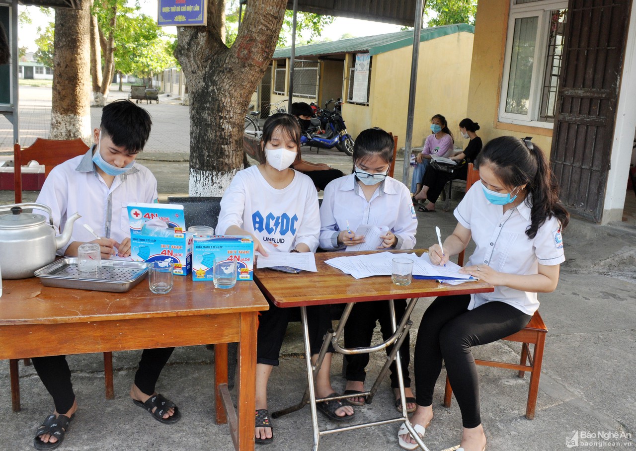 Phó Chủ tịch UBND tỉnh kiểm tra các điểm thi lớp 10 tại TP. Vinh và Hưng Nguyên