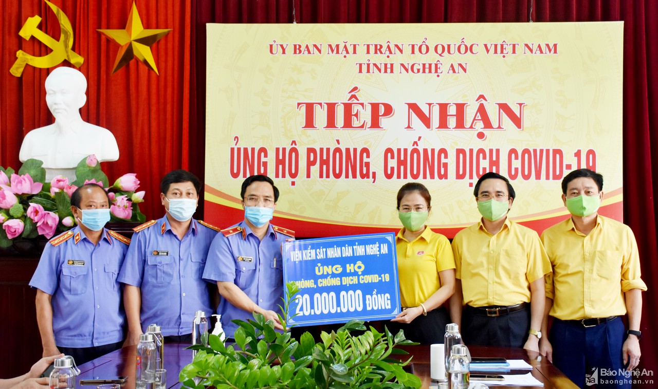 Ủy ban MTTQ tỉnh Nghệ An tiếp nhận ủng hộ phòng, chống dịch Covid-19.