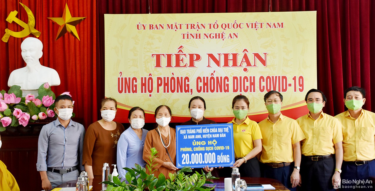 Ủy ban MTTQ tỉnh Nghệ An tiếp nhận ủng hộ phòng, chống dịch Covid-19.