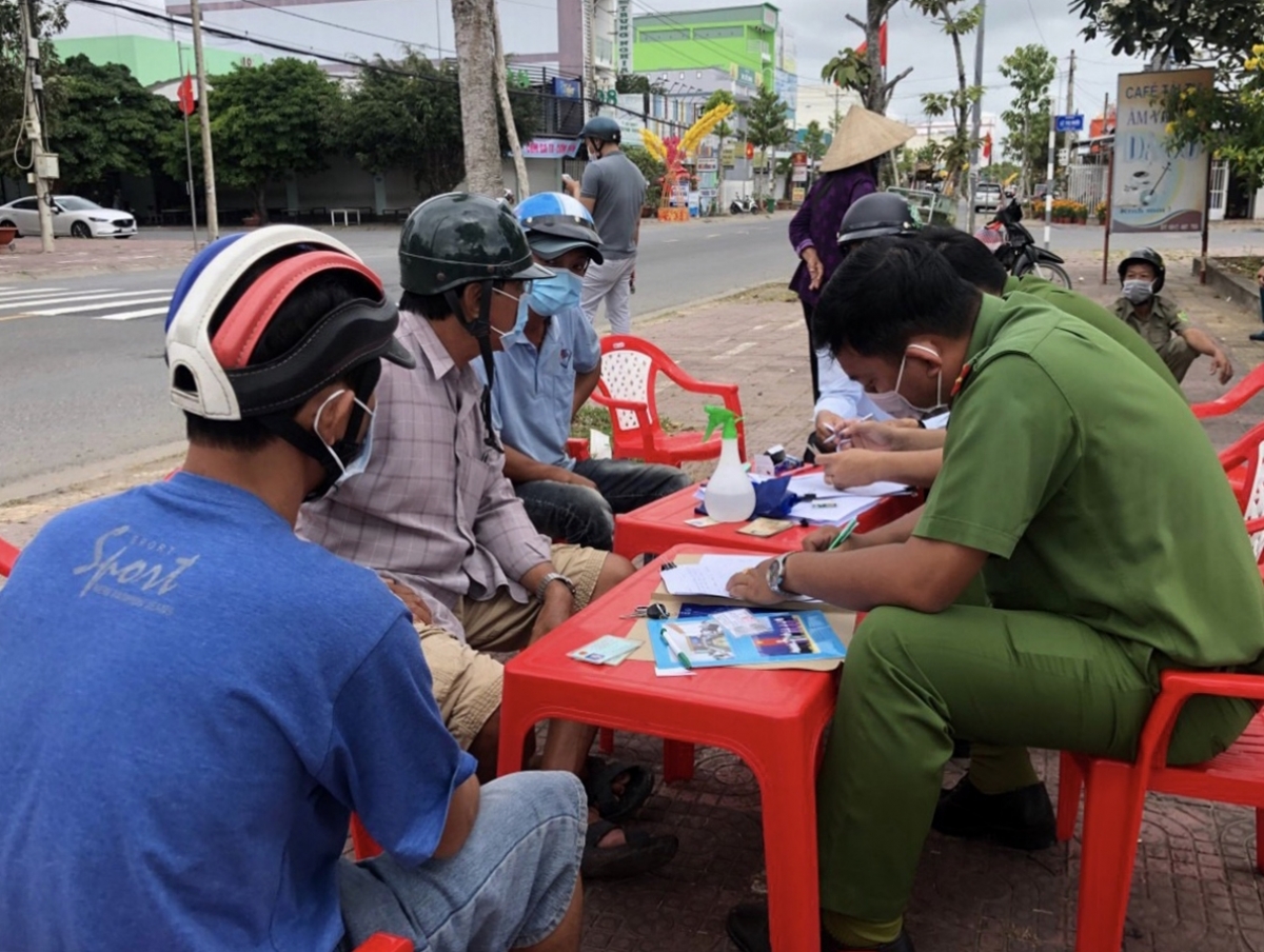 Cà Mau, Bạc Liêu xử phạt "không nương tay" người vi phạm quy định phòng, chống dịch