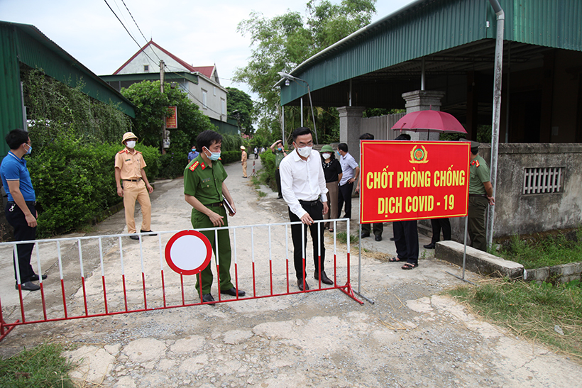 Hà Tĩnh phong tỏa một phần thôn có vợ chồng nhiễm Covid-19 ở Thạch Hà