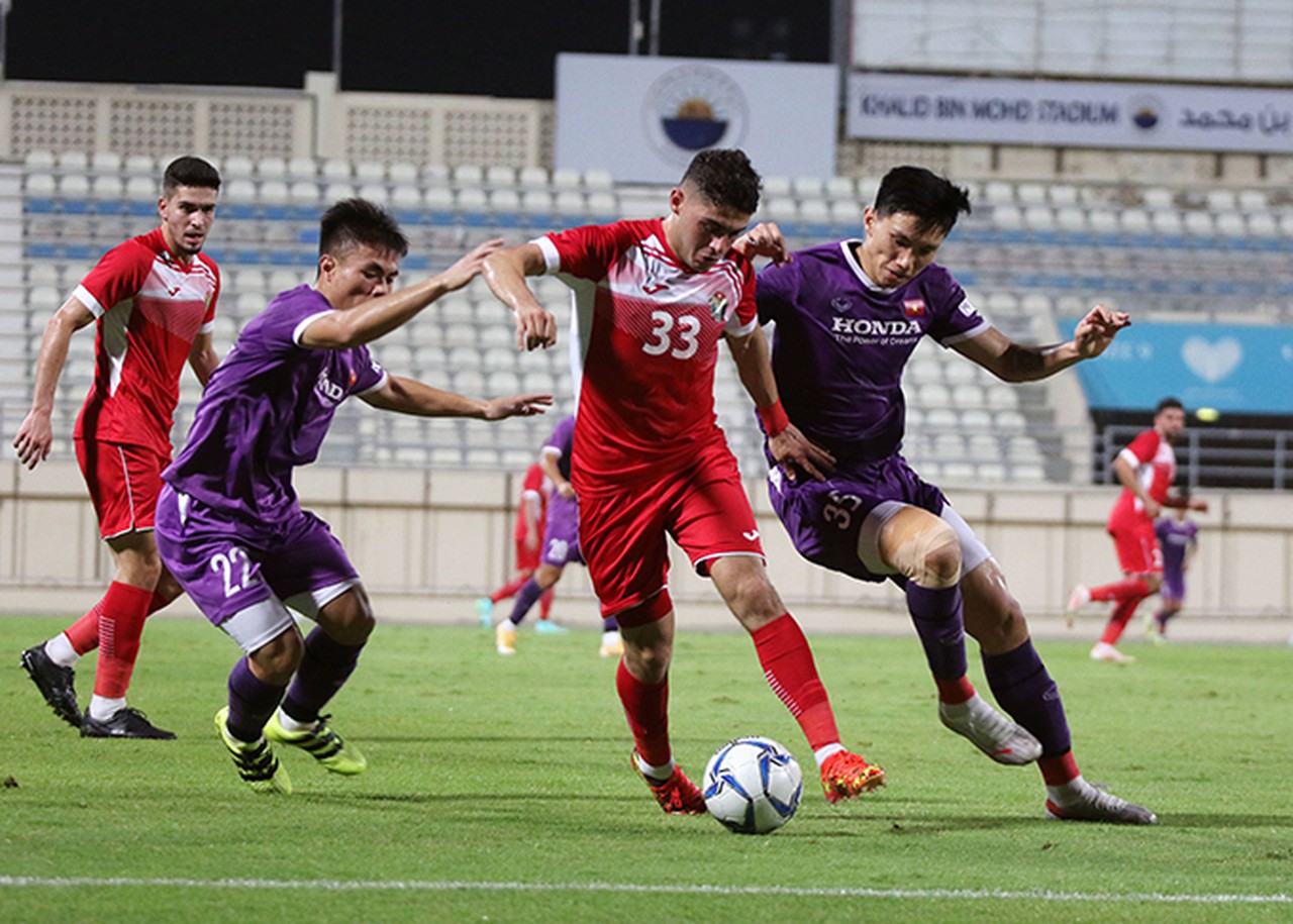 Việt Nam 1-1 Jordan: Văn Toản cứu thua từ chấm penalty; Hoàng Đức thay Hùng Dũng, tại sao không?