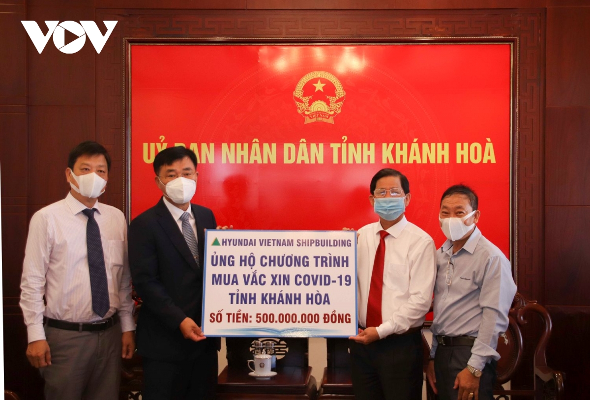 Nhiều tổ chức, doanh nghiệp tiếp tục ủng hộ Quỹ phòng, chống dịch Covid-19