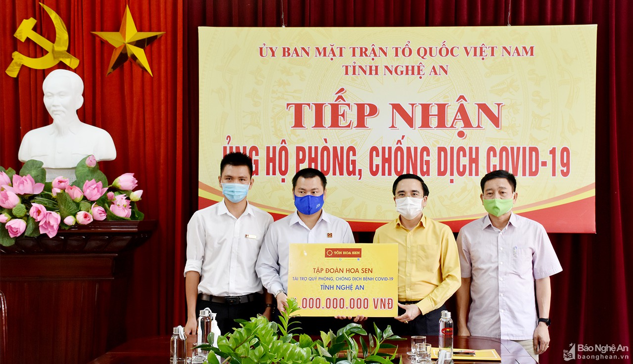 Ủy ban MTTQ tỉnh Nghệ An tiếp nhận thêm 1,1 tỷ đồng ủng hộ chống Covid-19