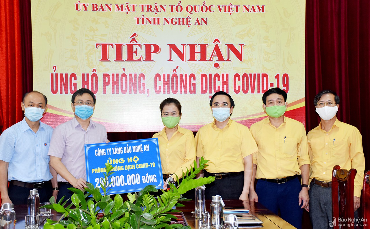 Ủy ban MTTQ tỉnh Nghệ An tiếp nhận 335 triệu đồng ủng hộ phòng, chống dịch Covid-19.