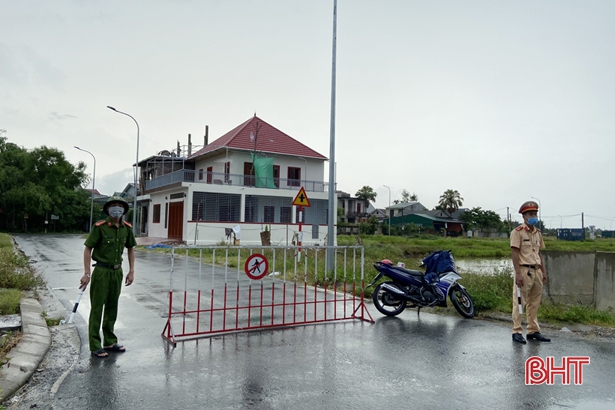 Hà Tĩnh: Lấy mẫu xét nghiệm toàn bộ người dân khu vực phong tỏa trong hôm nay