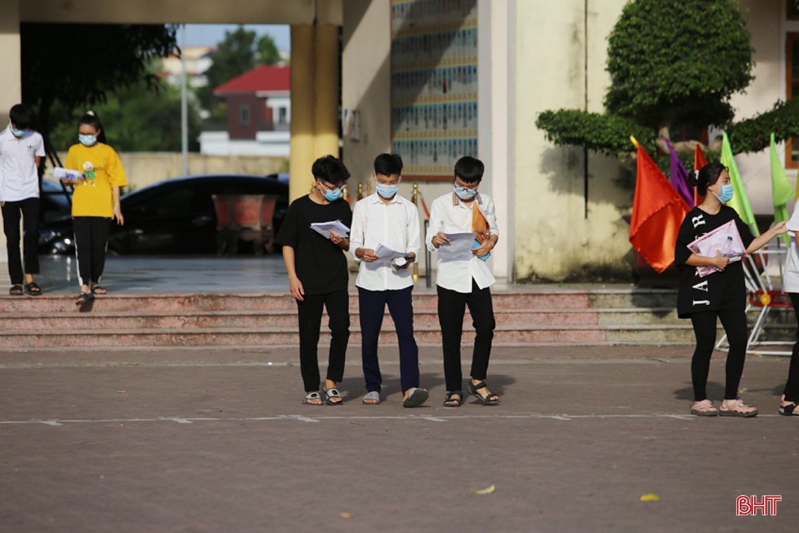 Hơn 800 thí sinh kết thúc môn thi chuyên, Hà Tĩnh hoàn thành kỳ thi vào lớp 10 THPT