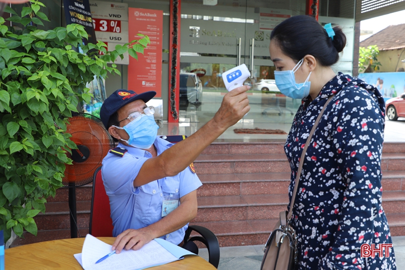 Hệ thống ngân hàng Hà Tĩnh siết chặt phòng dịch Covid-19