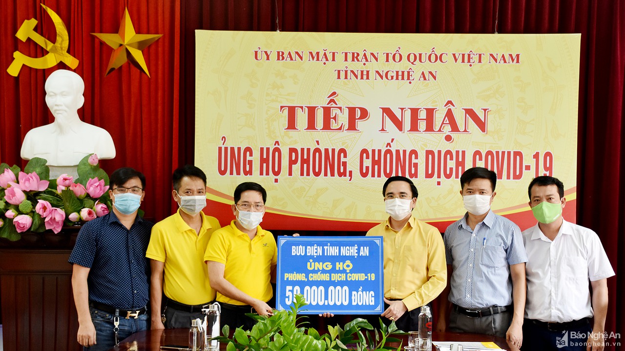 Ủy ban MTTQ tỉnh Nghệ An tiếp nhận thêm 1,1 tỷ đồng ủng hộ chống Covid-19