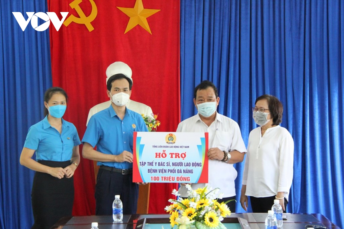 Nhiều tổ chức, doanh nghiệp tiếp tục ủng hộ Quỹ phòng, chống dịch Covid-19