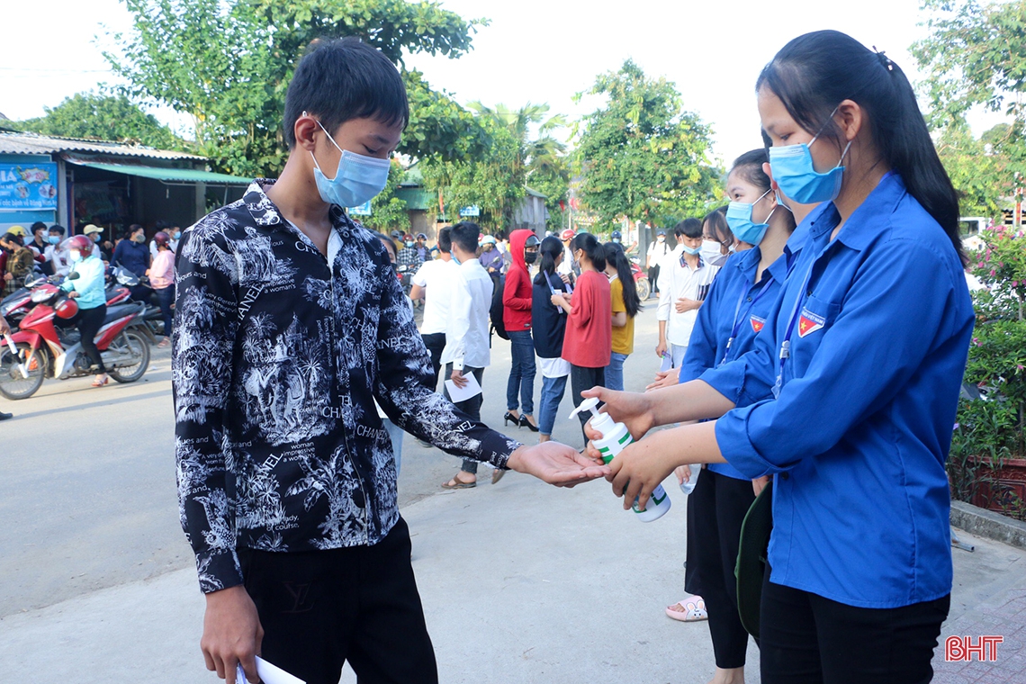 Hà Tĩnh: Thí sinh được đo thân nhiệt, phòng dịch nghiêm ngặt trước khi làm bài thi vào lớp 10 THPT