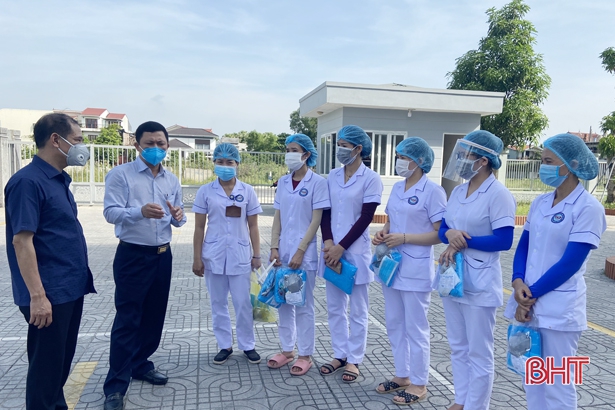 Ngành Y tế Hà Tĩnh huy động tổng lực tăng tốc truy vết, xét nghiệm ở vùng phong tỏa ca bệnh mới