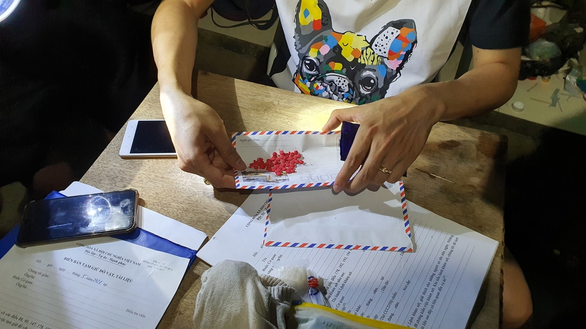 Đột kích hang ổ của “trùm” ma túy Hùng Hiến