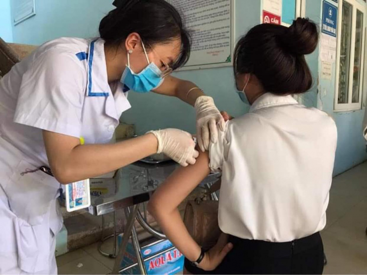 Sinh viên Cao đẳng Y tế Bạch Mai nhận nhiệm vụ tiêm vaccine tại Bắc Giang và Bắc Ninh