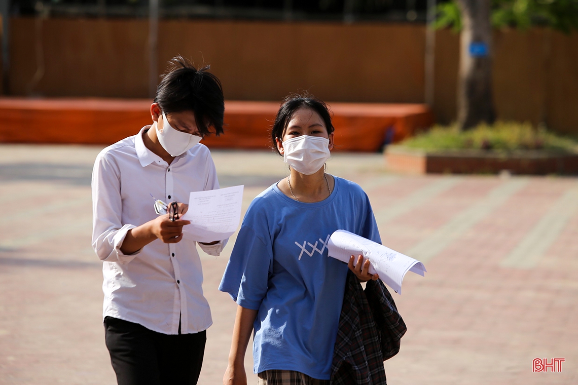 Ngày đầu kỳ thi vào lớp 10 THPT ở Hà Tĩnh: Không có thí sinh, giám thị vi phạm quy chế!