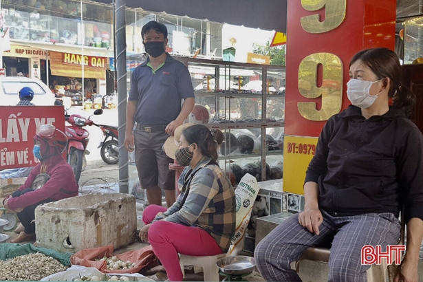 Người dân vùng nông thôn Hà Tĩnh tích cực phòng dịch Covid-19 