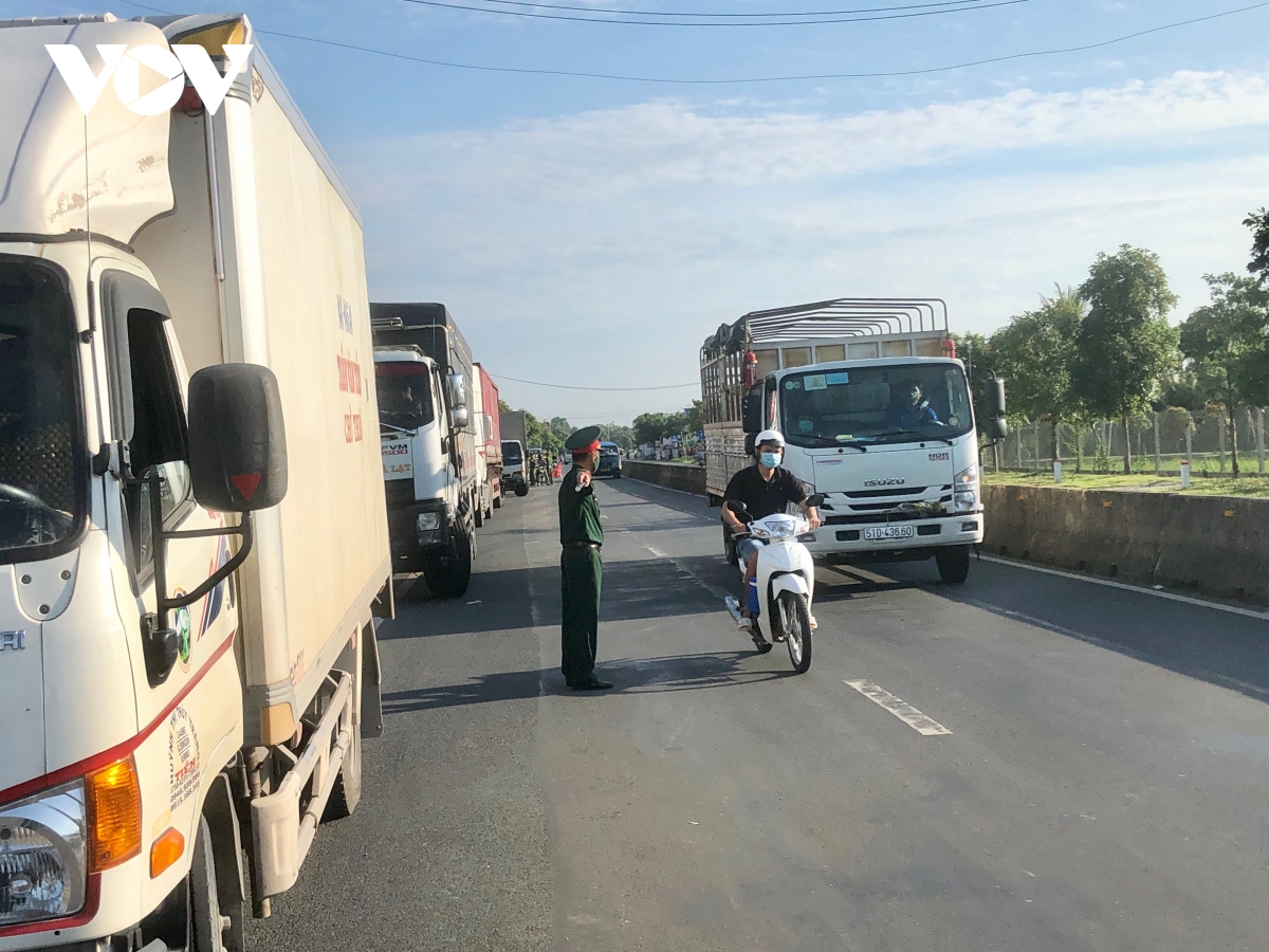 Nhiều địa phương ở ĐBSCL lập chốt quản lý người ra vào tỉnh để phòng dịch lây lan