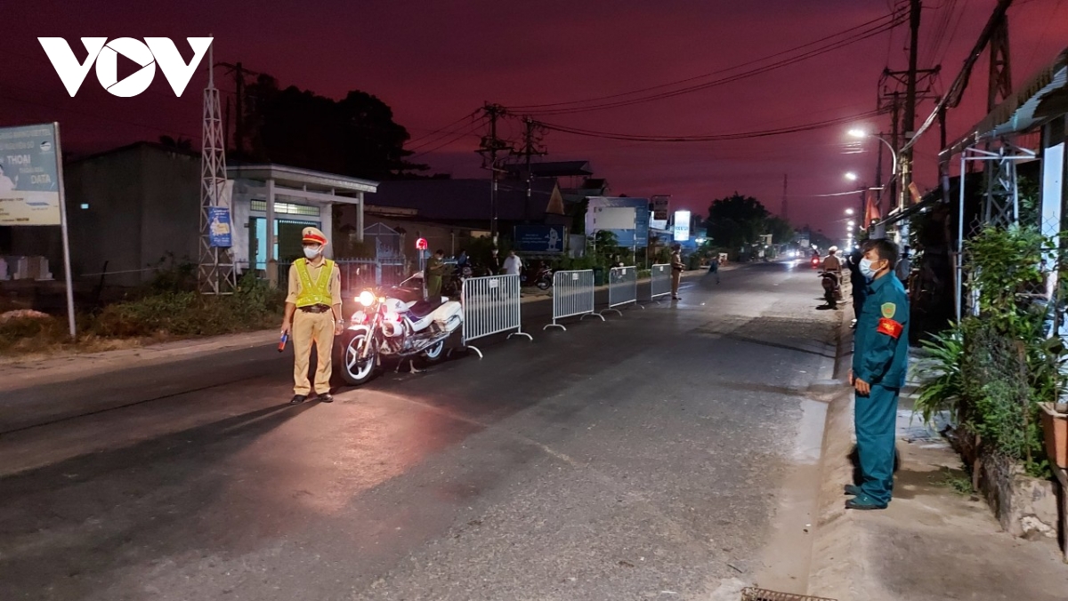 Nhiều địa phương ở ĐBSCL lập chốt quản lý người ra vào tỉnh để phòng dịch lây lan