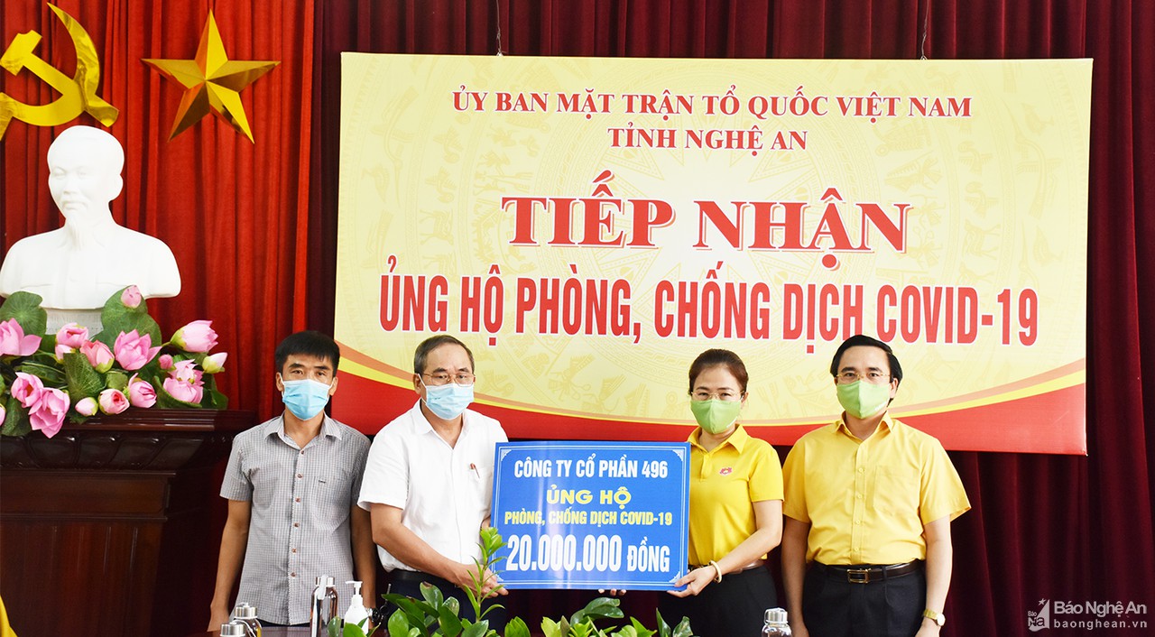 Ủy ban MTTQ tỉnh Nghệ An tiếp nhận ủng hộ phòng, chống dịch Covid-19.