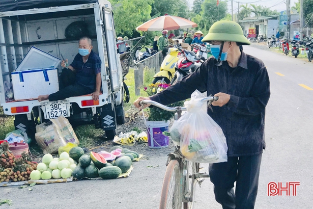 Người dân vùng nông thôn Hà Tĩnh tích cực phòng dịch Covid-19 