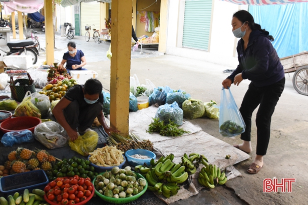 Lộc Hà thực hiện nghiêm các biện pháp phòng dịch tại cảng cá, bãi tắm