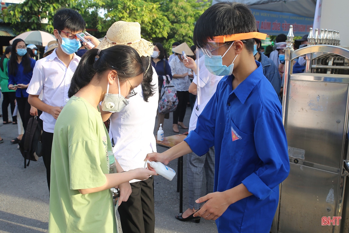 Hà Tĩnh: Thí sinh được đo thân nhiệt, phòng dịch nghiêm ngặt trước khi làm bài thi vào lớp 10 THPT