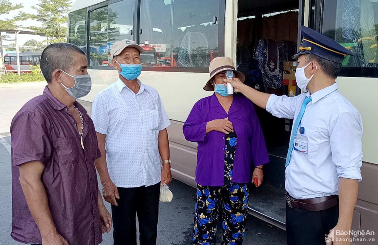 Nghệ An kiểm soát chặt các phương tiện vận tải hành khách từ Hà Tĩnh qua để phòng dịch Covid-19