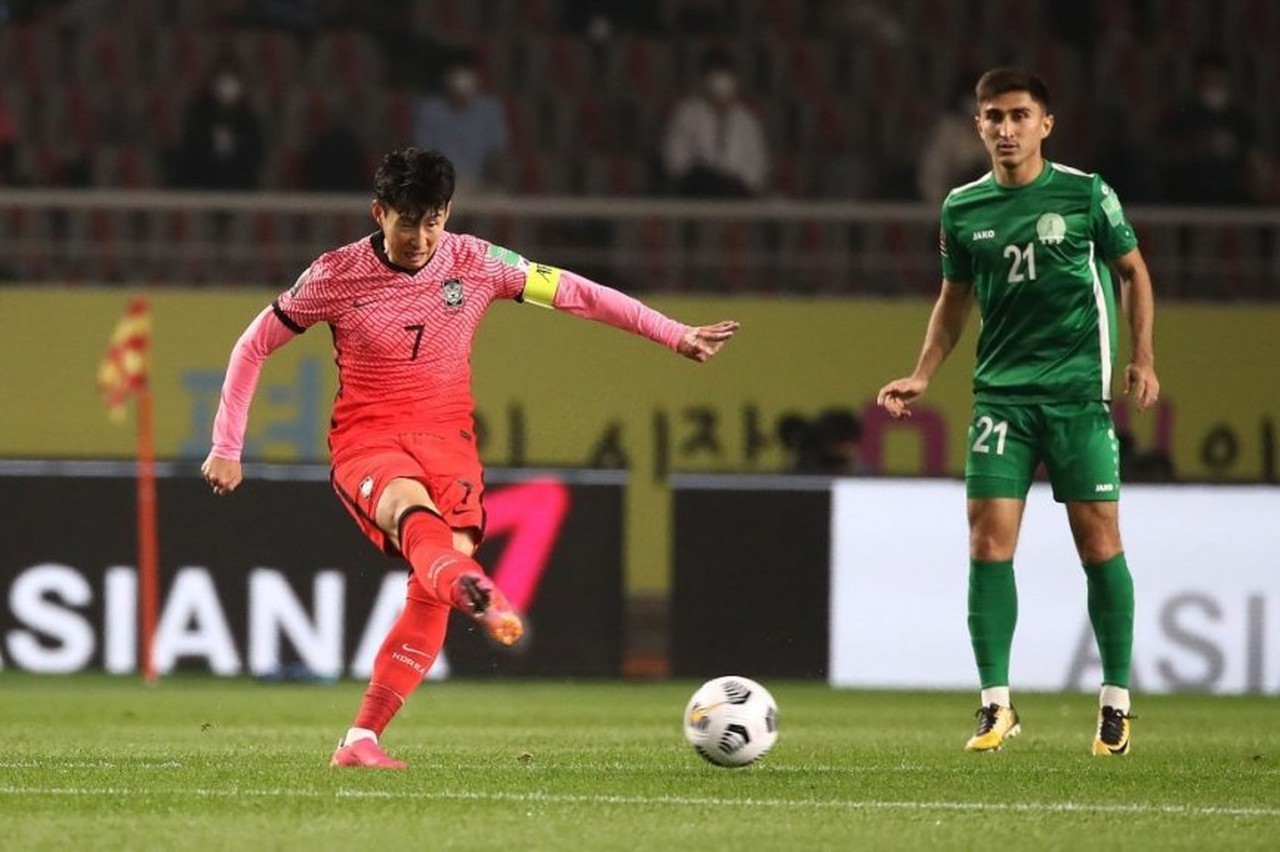 VL World Cup: Việt Nam vượt UAE, bỏ xa Thái Lan; HLV Philippe Troussier chia tay U19 Việt Nam  