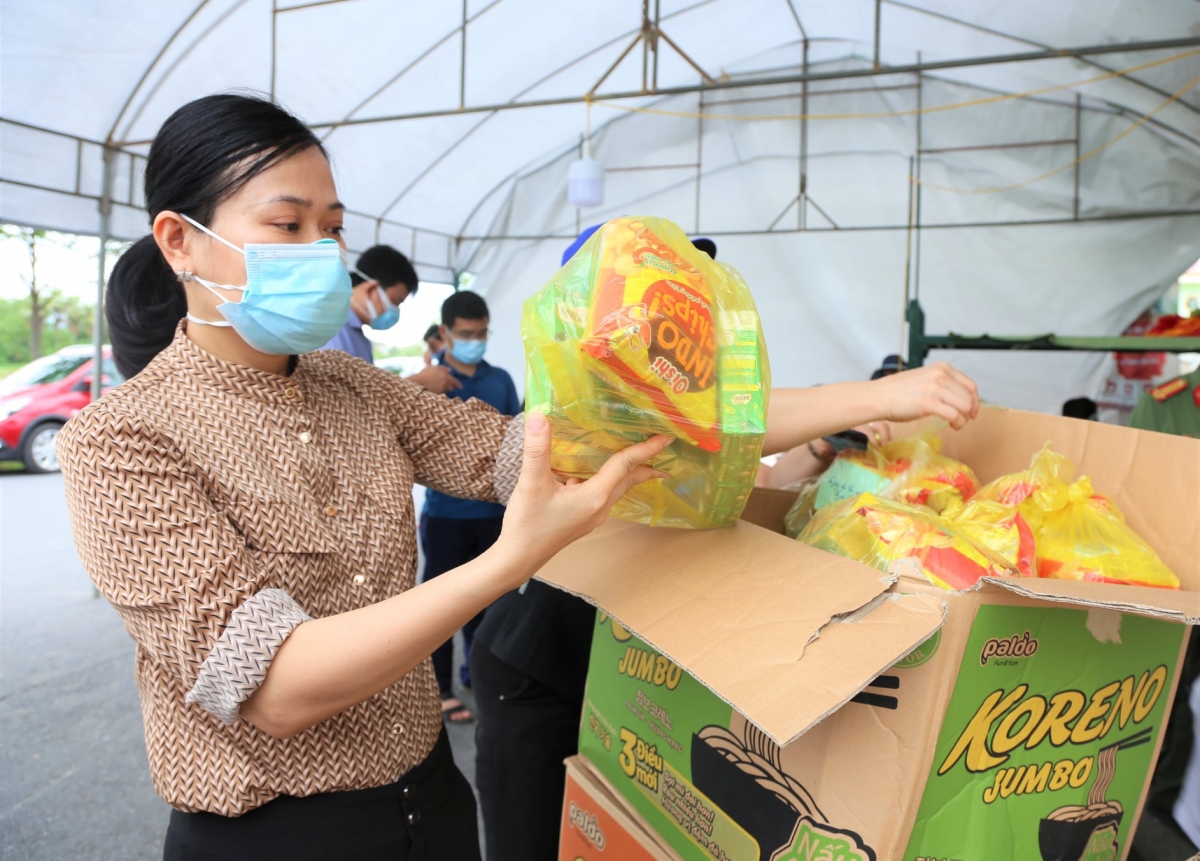 "Sẽ mang sách vào phòng cách ly cho 30 học sinh tiểu học"