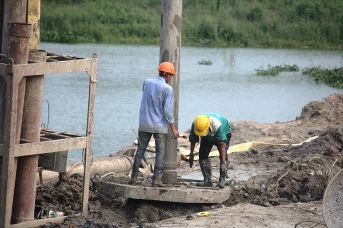 Cận cảnh thi công cao tốc Bắc - Nam dưới trời nắng như đổ lửa