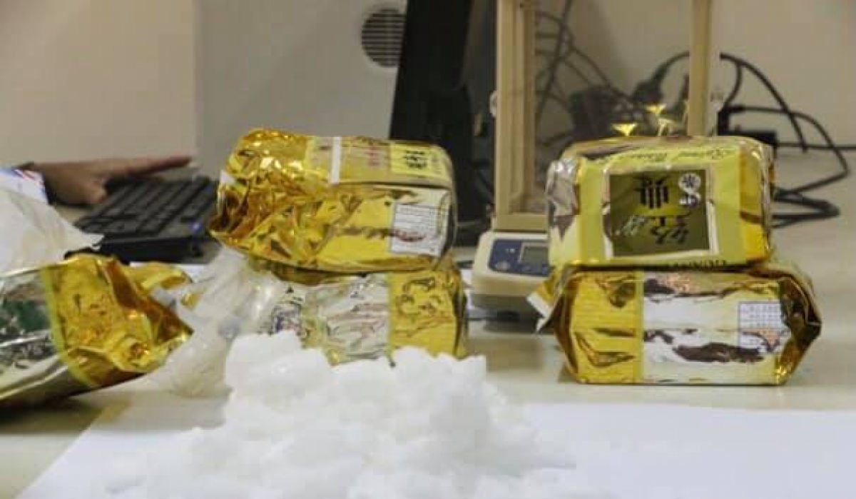 Vây chặn ô tô 4 chỗ chở 5kg ma túy đá